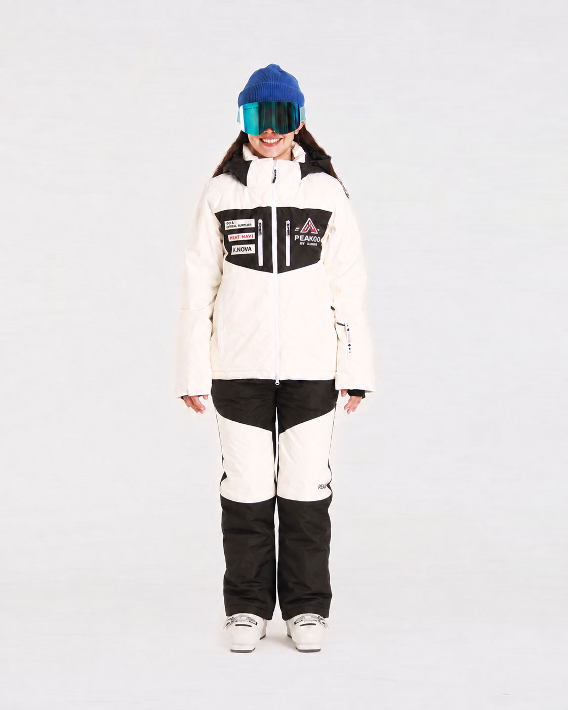 PEAKGO 여성 모델 착용 보드복 PW-06 SKI